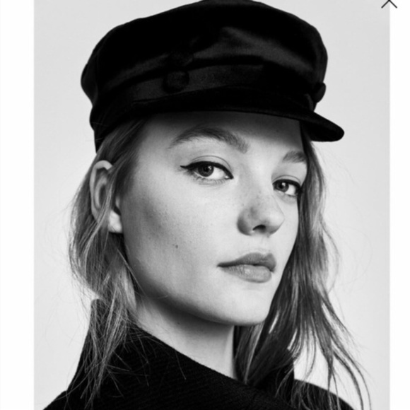 Zara Accessories - ZARA Black Velvet Nautical Cap